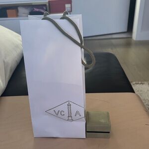 Van Cleef & Arpels White Bag with necklace Box